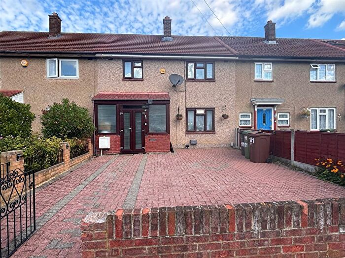 3 Bedroom Terraced House For Sale In Padnall Road, Romford, RM6