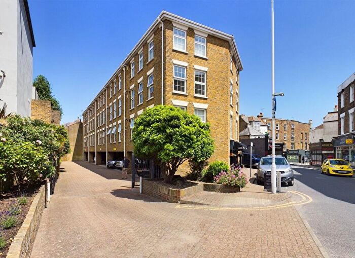 2 Bedroom Flat For Sale In York Street, Broadstairs, CT10