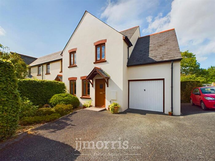4 Bedroom End Of Terrace House For Sale In Bro'r Dderwen, Clynderwen, SA66