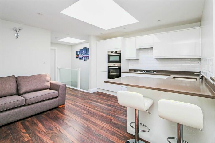 1 Bedroom Flat To Rent In Cowper Road, Wimbledon, SW19