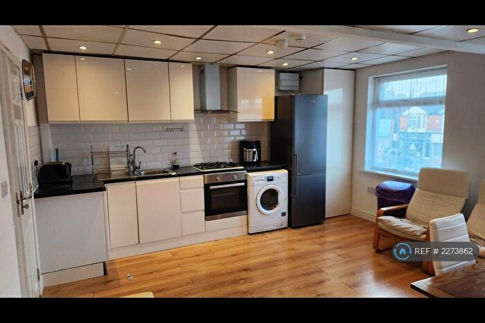 3 Bedroom Flat To Rent In Stratford Road, Shirley, Solihull, B90