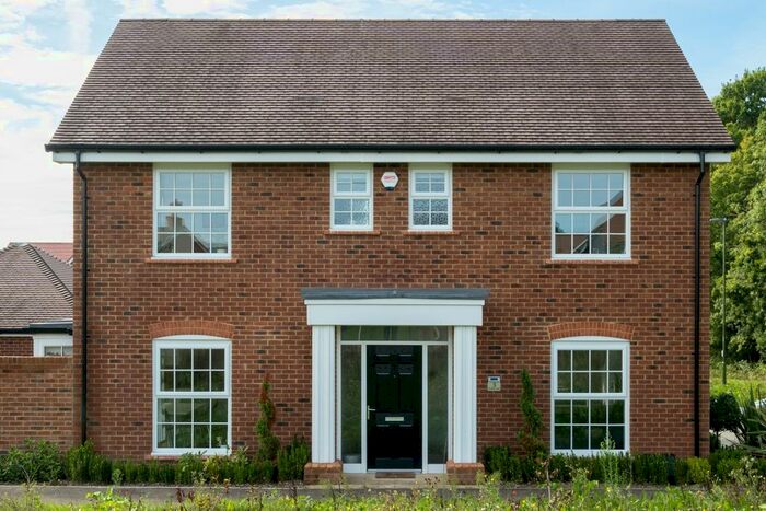 4 Bedroom Detached House To Rent In Peartree Field, Billingshurst, RH14