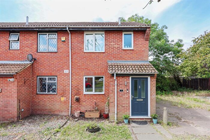 2 Bedroom End Of Terrace House For Sale In Tanglewood Close, Hillingdon, UB10