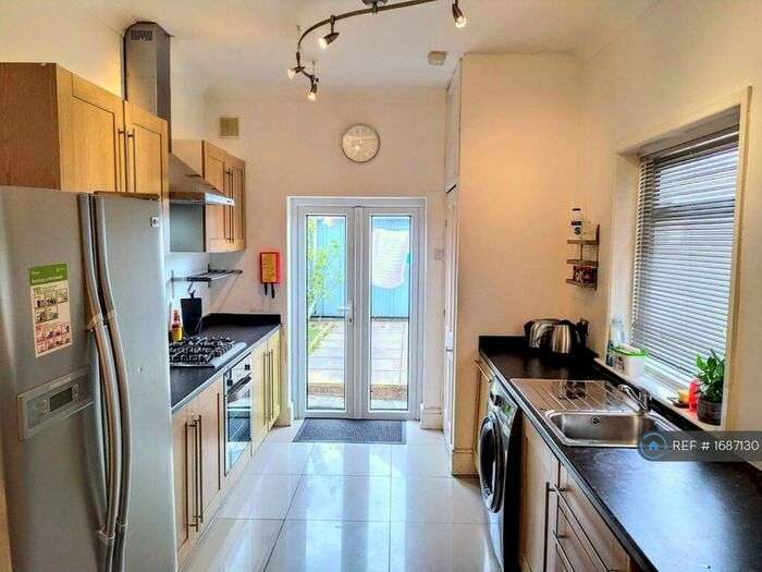 6 Bedroom Detached House To Rent In Manners Road, Southsea, PO4