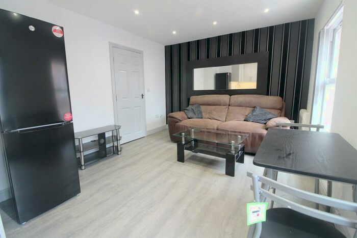 1 Bedroom Apartment To Rent In Cross Street, Reading, RG1