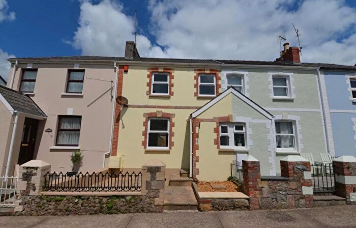 2 Bedroom Flat For Sale In Clareston Road, Tenby, SA70