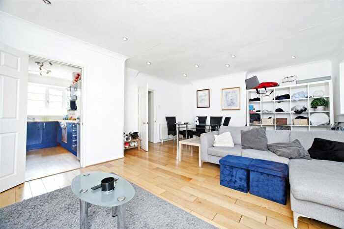 3 Bedroom Apartment To Rent In Elm Court, Acorn Walk, Rotherhithe, London, SE16