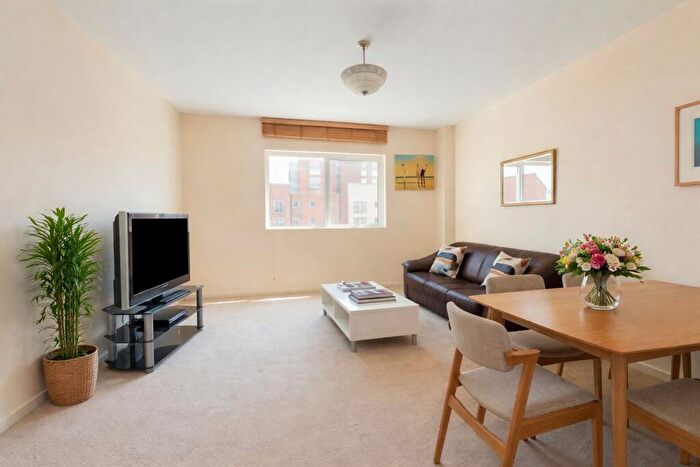 1 Bedroom Apartment For Sale In Apartment, Skyline Plaza Building, Commercial Road, London, E1