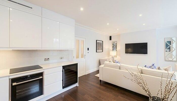 3 Bedroom Flat To Rent In Hamlet Gardens, London, W6