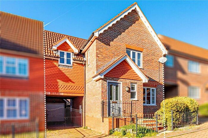 4 Bedroom Terraced House For Sale In Owletts Grove, Newbury, Berkshire, RG14