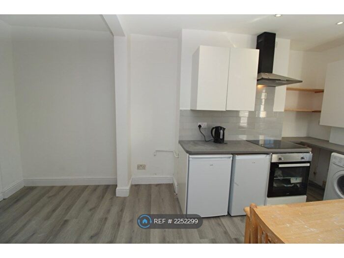 2 Bedroom Flat To Rent In Anerley Road, London, SE20
