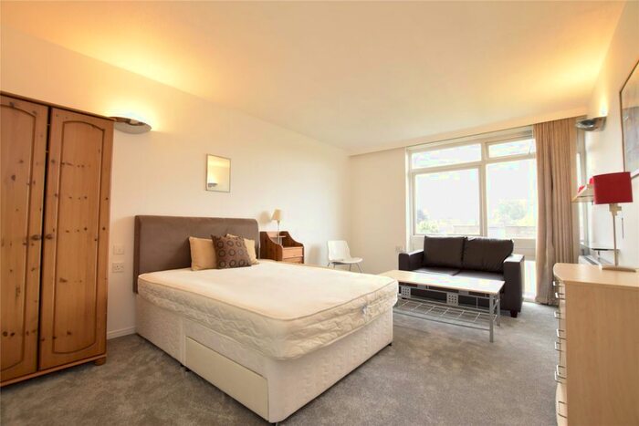 Studio To Rent In Upper Richmond Road, Putney, London, SW15