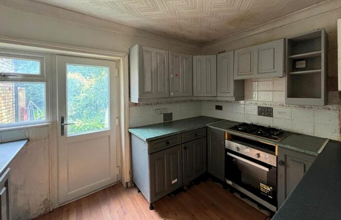 2 Bedroom Flat For Sale In Flat, Avondale Road, South Croydon, Surrey, CR2
