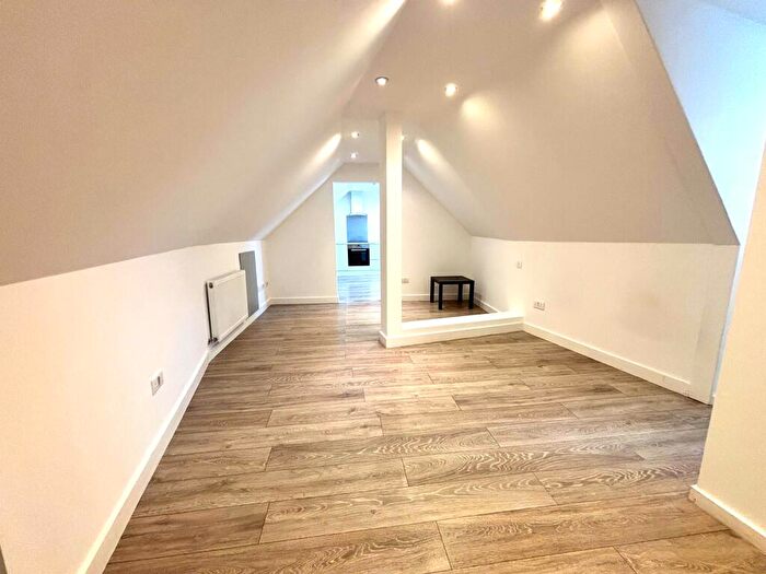 Studio To Rent In Watford Way, Hendon, London, NW4