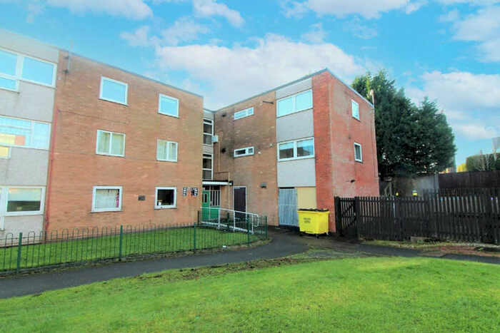 2 Bedroom Flat To Rent In Stroud Avenue, Willenhall, WV12