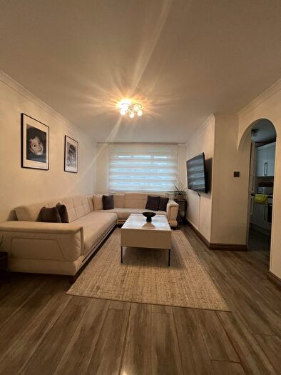 1 Bedroom Flat For Sale In Plowman Close, London, N18