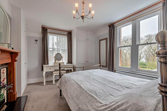 4 Bedroom Detached House For Sale In Tutts Clump, Berkshire, RG7