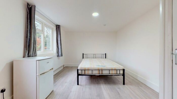 Studio To Rent In Lancaster Road, NW10