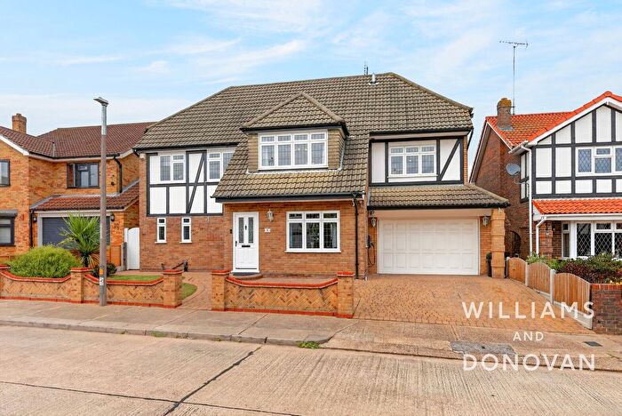 5 Bedroom Detached House For Sale In Martingale, Thundersley, SS7