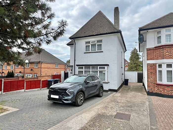 5 Bedroom Detached House For Sale In Chase Road, London, N14