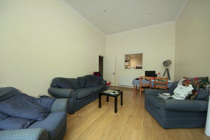 2 Bedroom Flat To Rent In Hamilton Road, London, W5