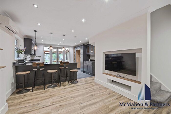 4 Bedroom End Of Terrace House To Rent In London, SE5