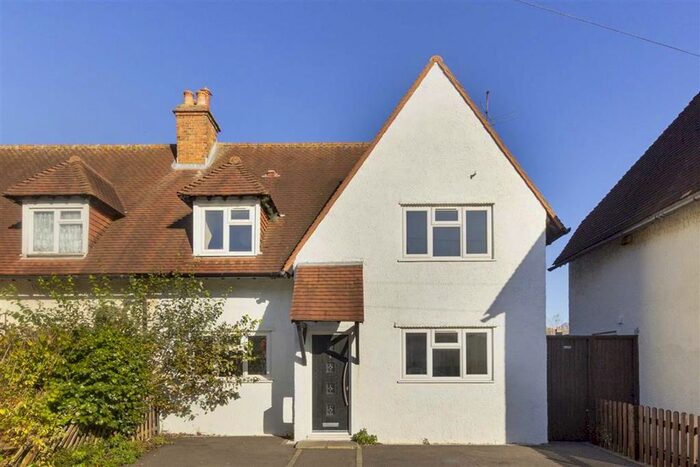 3 Bedroom Property To Rent In Mays Road, Teddington, TW11