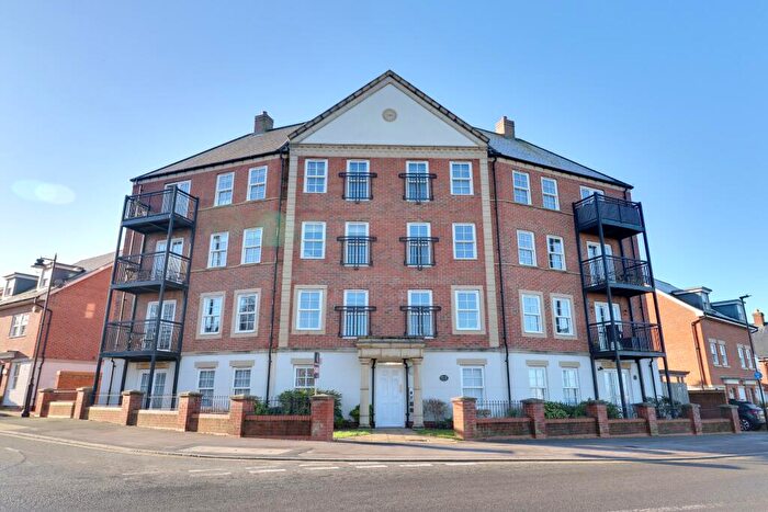 2 Bedroom Flat For Sale In Plant Farm Crescent, Waterlooville, PO7