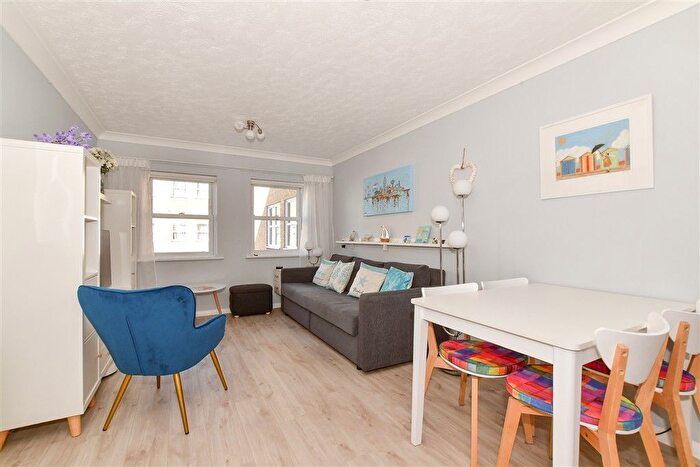 1 Bedroom Flat For Sale In Pier Avenue, Herne Bay, Kent, CT6
