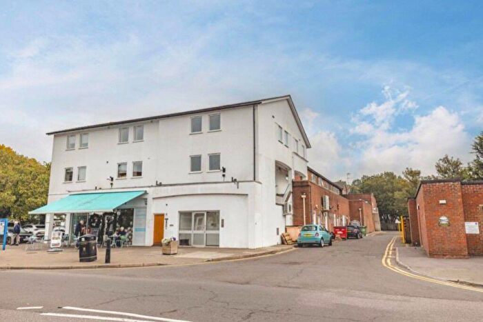 2 Bedroom Apartment For Sale In High Street, Chalfont St. Peter, Gerrards Cross, Buckinghamshire, SL9