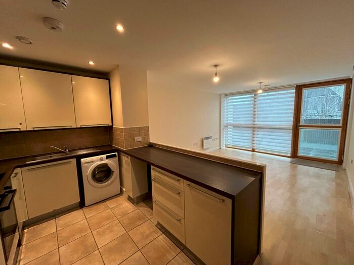 3 Bedroom Apartment To Rent In - Broad Road, Sale, Greater Manchester, M33