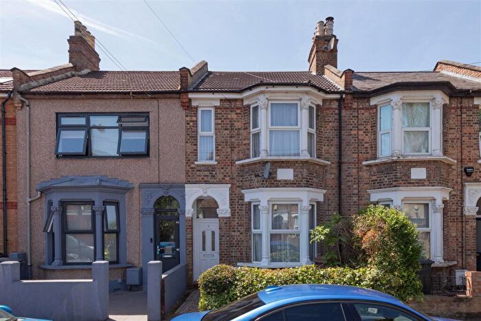 2 Bedroom House For Sale In Lansdowne Road, Walthamstow, E17