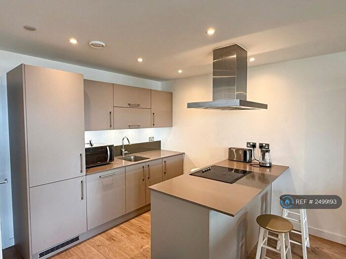 3 Bedroom Flat To Rent In Rotherhithe New Road, London, SE16
