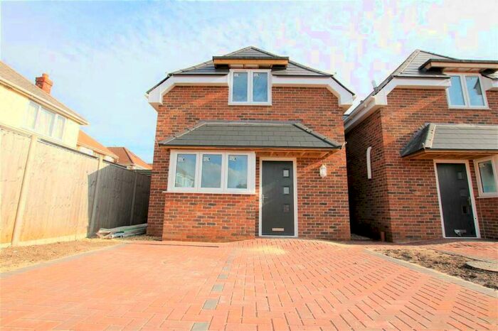 3 Bedroom Detached House To Rent In Good Road, Poole, Parkstone, BH12