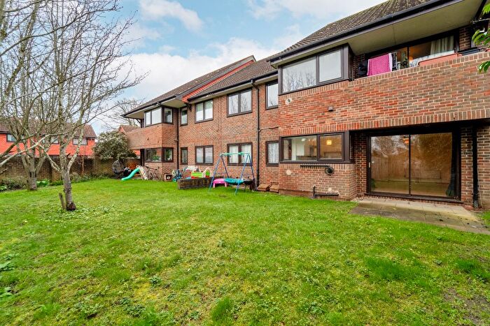 2 Bedroom Flat For Sale In Rosslyn Close, Sunbury-On-Thames, Surrey, TW16