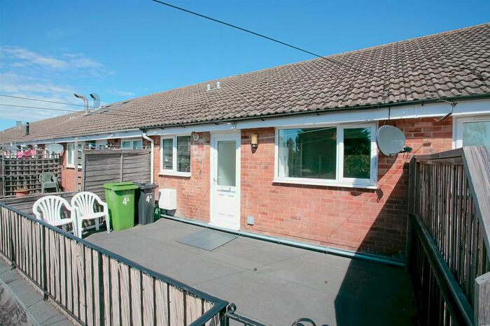 2 Bedroom Flat To Rent In Millbrook Square, Grove, Wantage, OX12