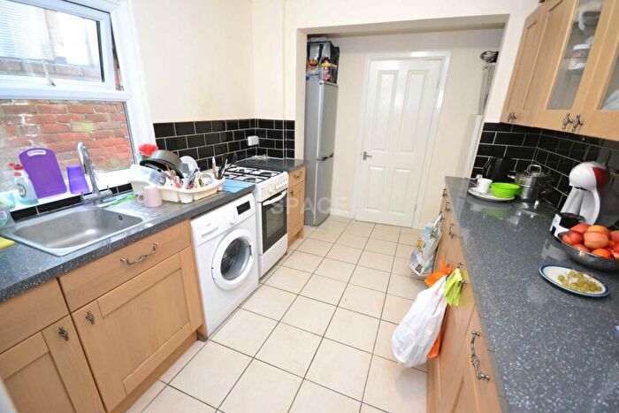 4 Bedroom Terraced House To Rent In Liverpool Road, Reading, RG1