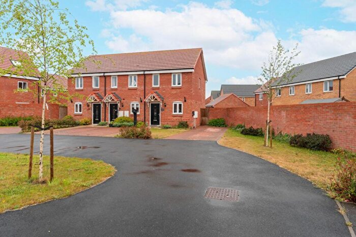 2 Bedroom End Of Terrace House For Sale In Wiltshire Drive, Bradwell, NR31
