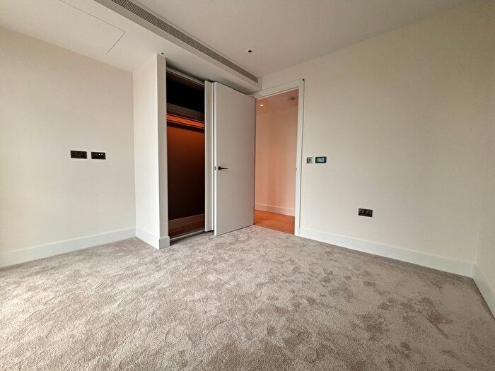 1 Bedroom Flat To Rent In Reflection Apartments, Cascade Way, W12