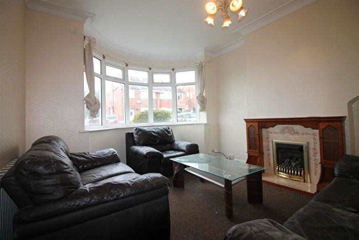 3 Bedroom House To Rent In Eden Mount, Burley, Leeds, LS4