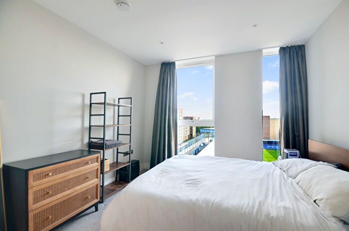 1 Bedroom Flat For Sale In Greyhound Parade, London, SW17