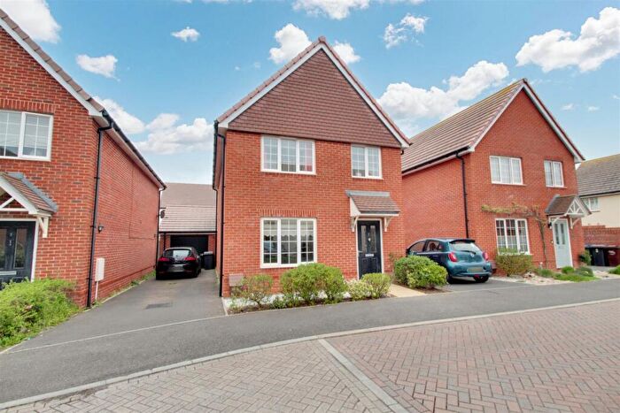 4 Bedroom Detached House For Sale In Kilham Way, Ferring, BN12