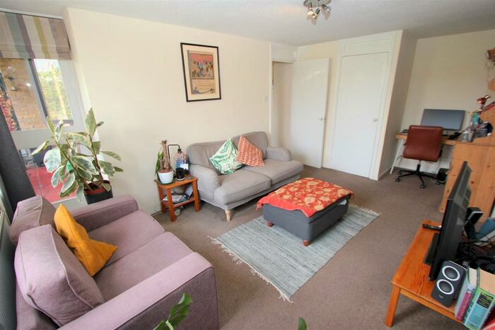 2 Bedroom Flat To Rent In Burr Close, St Katharine's Docks, Wapping, E1W