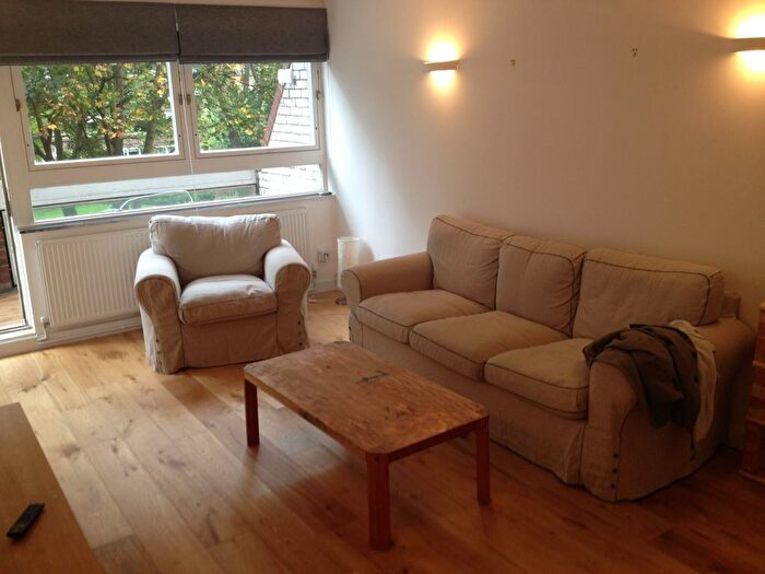 3 Bedroom Flat To Rent In Carnoustie Drive, London, N1
