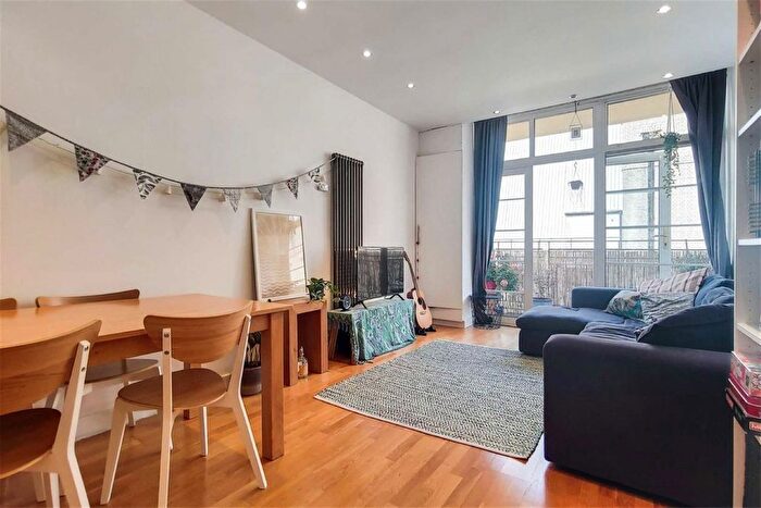 1 Bedroom Flat To Rent In Barrhill Road, London, SW2