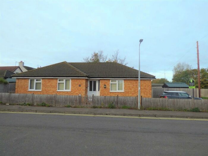 2 Bedroom Detached Bungalow To Rent In Heath Road, Lowestoft, NR33