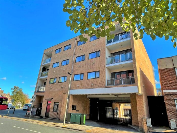 2 Bedroom Flat To Rent In Conway Close, Beckenham, BR3