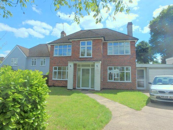 4 Bedroom Detached House To Rent In Epsom, KT18