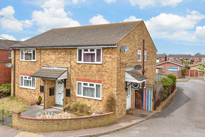 2 Bedroom Ground Maisonette For Sale In High Street, Isle Of Grain, Rochester, Kent, ME3