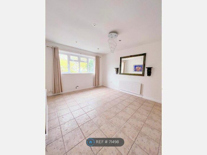 2 Bedroom Flat To Rent In Abercorn Road, London, NW7